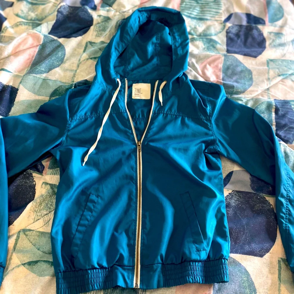 Wind breaker - Picture 1 of 1